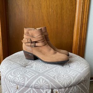 Clark’s Leather Booties Size 8.5